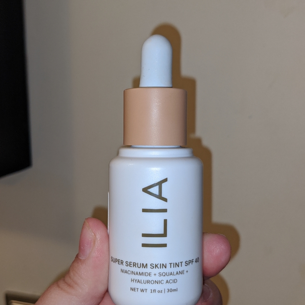 ILIA SUPER SERUM SKIN TINT ( ST9 PALOMA)